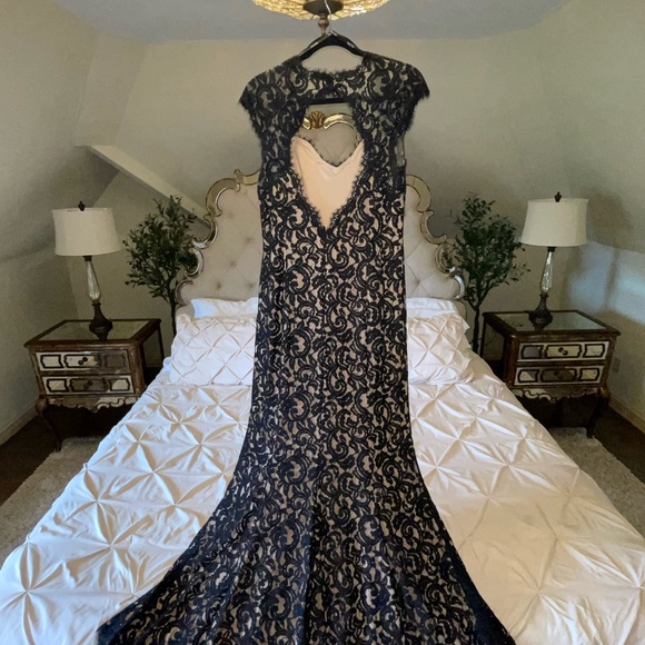 Women’s Tadashi gown size 8 - Picture 2 of 7